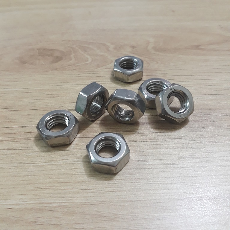 Con t&aacute;n inox 304 M5