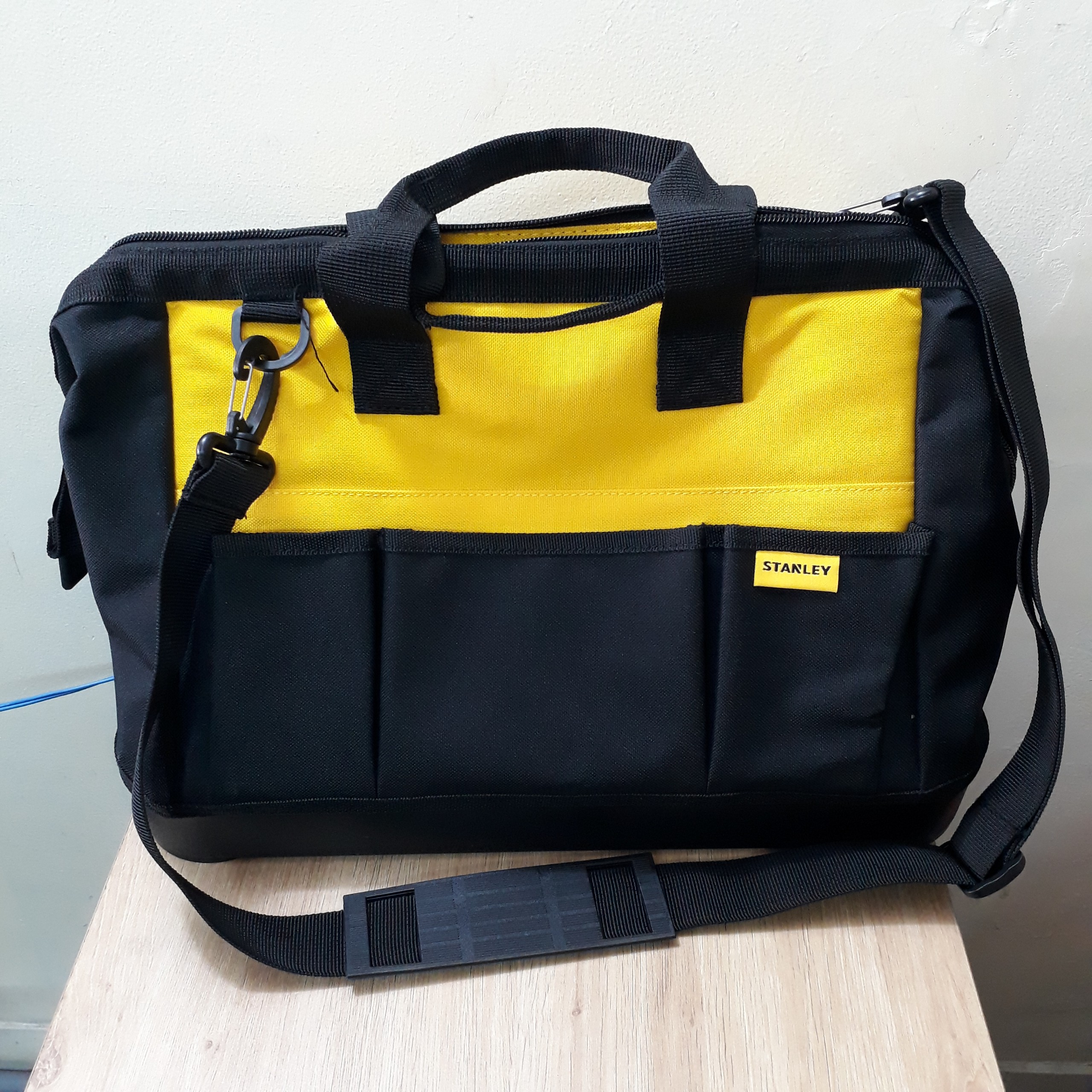 Túi đựng đồ nghề 16" Stanley STST516126 STST516126 Stanley | Giá rẻ nhất - Công Ty TNHH Thương Mại Dịch Vụ Đạt Tâm