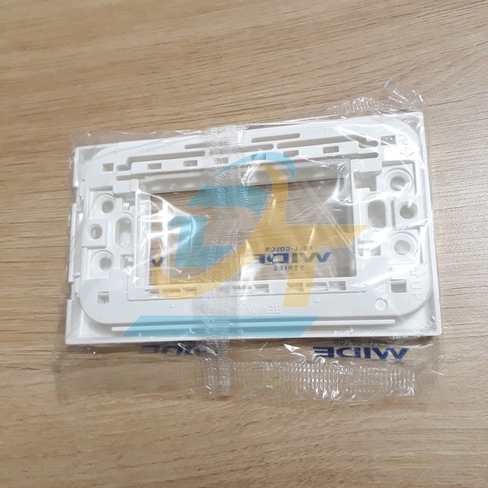 Mặt d&ugrave;ng cho 3 thiết bị Panasonic Wide WEV68030SW WEV68030SW Panasonic | Gi&aacute; rẻ nhất - C&ocirc;ng Ty TNHH Thương Mại Dịch Vụ Đạt T&acirc;m