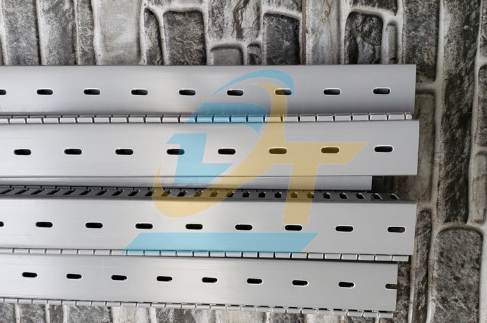 M&aacute;ng nhựa răng lược 45x45x1700mm  VietNam | Gi&aacute; rẻ nhất - C&ocirc;ng Ty TNHH Thương Mại Dịch Vụ Đạt T&acirc;m