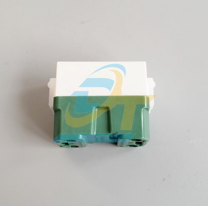 Ổ cắm đơn 2 chấu c&oacute; m&agrave;ng che 16A Panasonic WEV1081SW WEV1081SW Panasonic | Gi&aacute; rẻ nhất - C&ocirc;ng Ty TNHH Thương Mại Dịch Vụ Đạt T&acirc;m