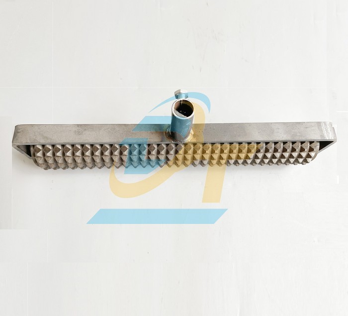 Con lăn tạo nh&aacute;m gai bề mặt b&ecirc; t&ocirc;ng 400mm (K&egrave;m c&aacute;n 1m)  VietNam | Gi&aacute; rẻ nhất - C&ocirc;ng Ty TNHH Thương Mại Dịch Vụ Đạt T&acirc;m