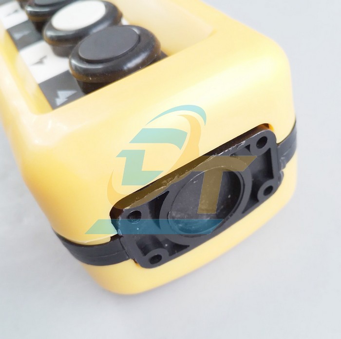 Tay điều khiển cầu trục XAC-6913  China | Gi&aacute; rẻ nhất - C&ocirc;ng Ty TNHH Thương Mại Dịch Vụ Đạt T&acirc;m